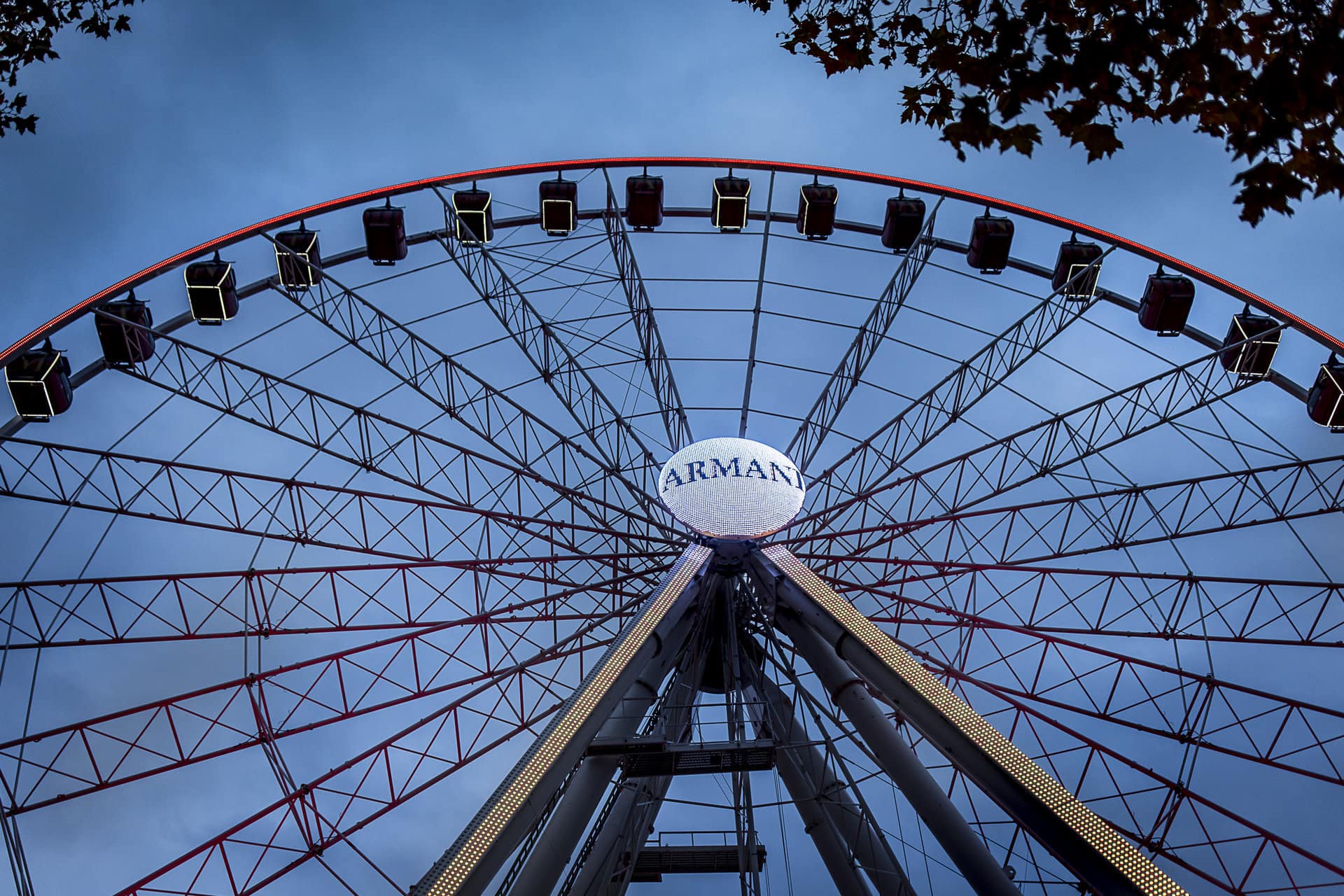 haesselbarth-armani-brand-activation-ao_22-680-24_web Armani-Riesenrad-von-unten
