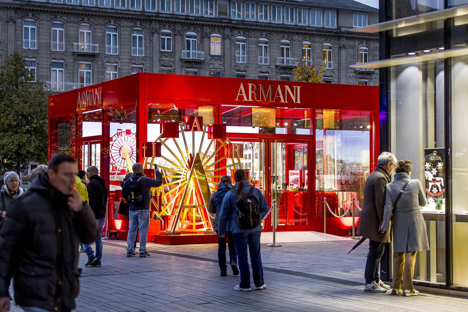 haesselbarth-armani-brand-activation-ao_22-680-31_web Armani-Pavillon-im-Weihnachtstrubel