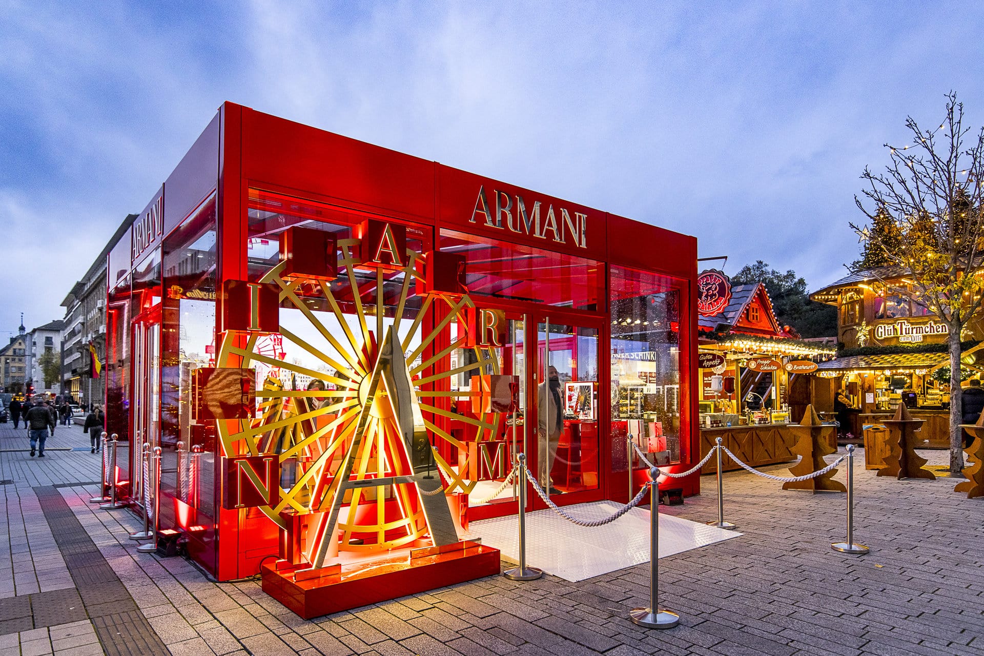 Roter-Armani-Pavillon